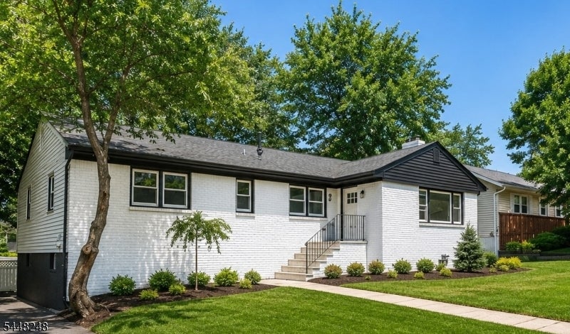 29 Woodhull Ave