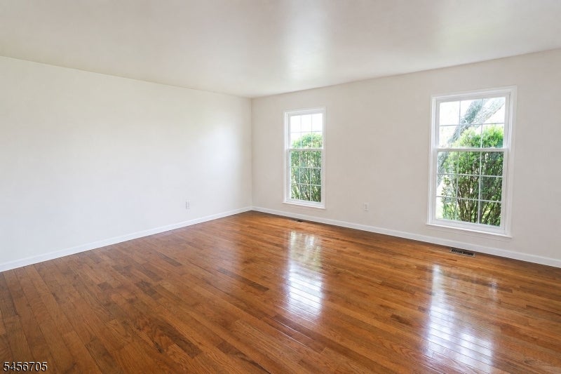 20 DELIKAT LANE