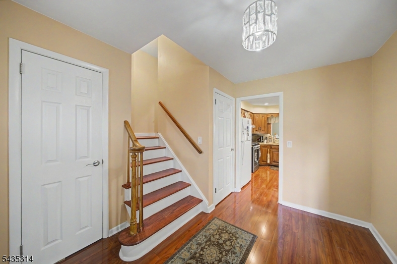 6 Hilltop Ave