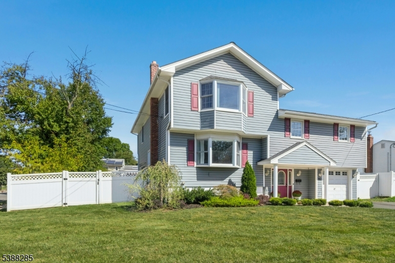 783 RIVERBEND DRIVE