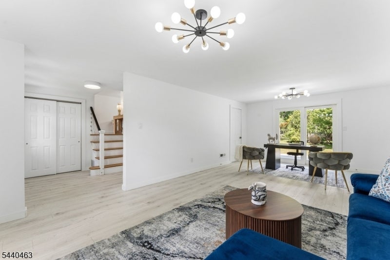 8 Crest Dr