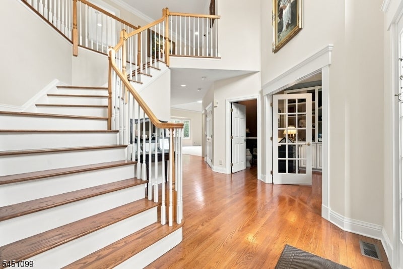22 Ascot Dr