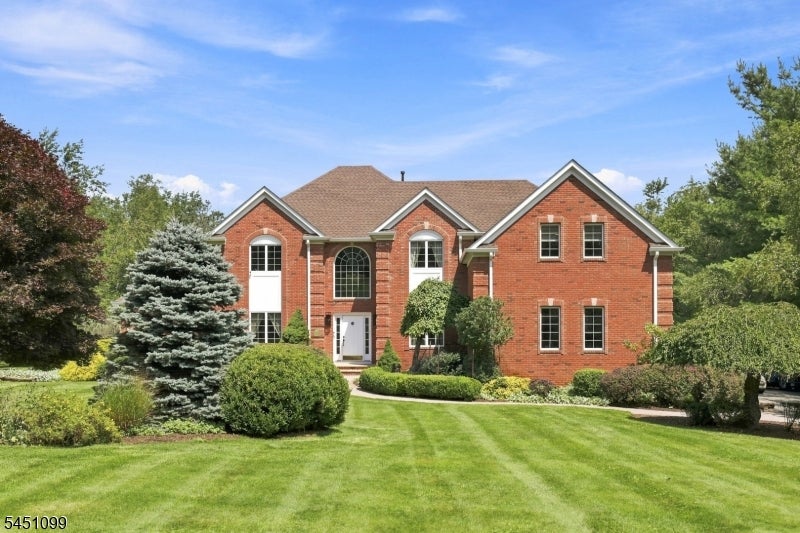 22 Ascot Dr