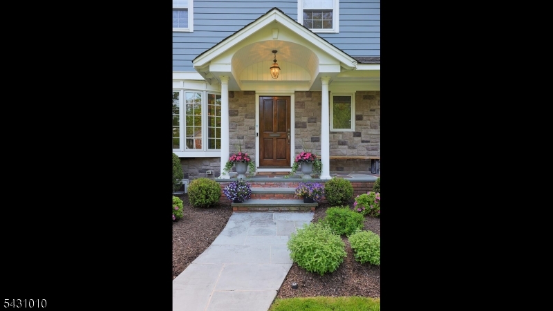 1091 Minisink Way