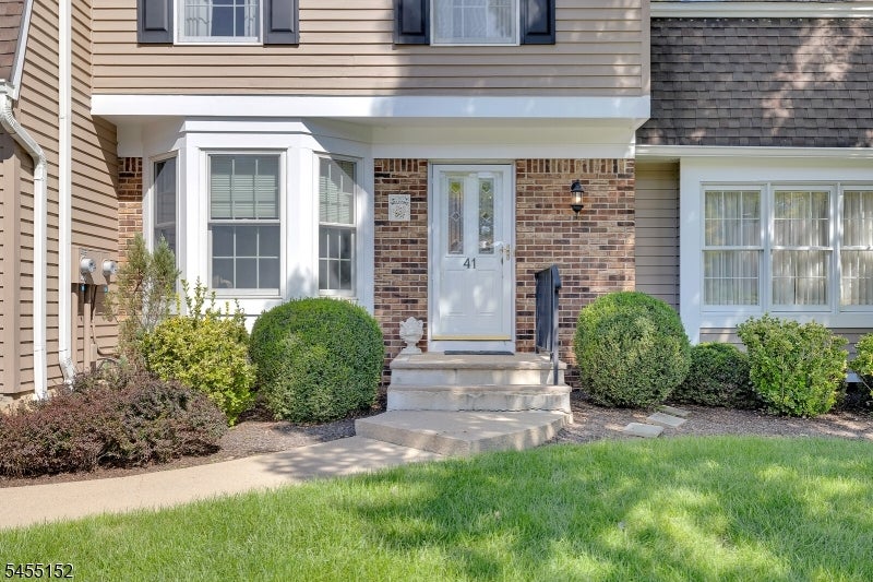 41 Dexter Dr N