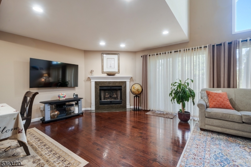 675 Raritan Rd 33