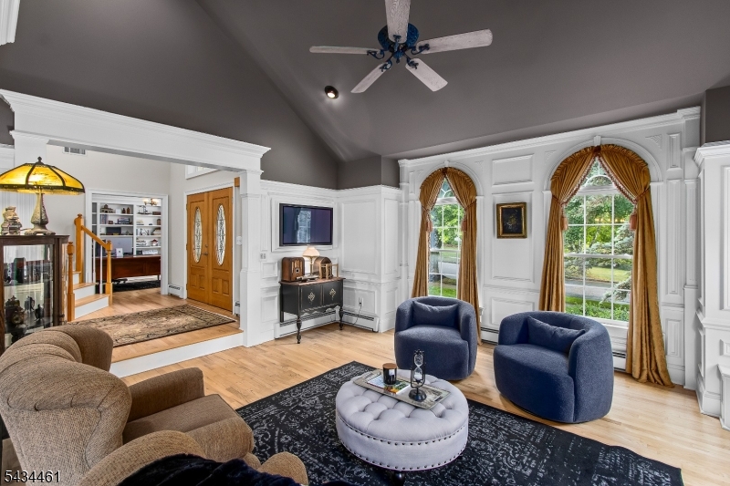22 Hawthorn Dr