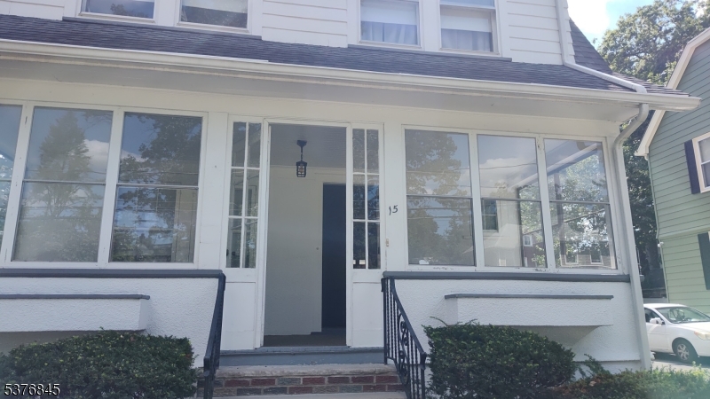 15 Howe  Ave