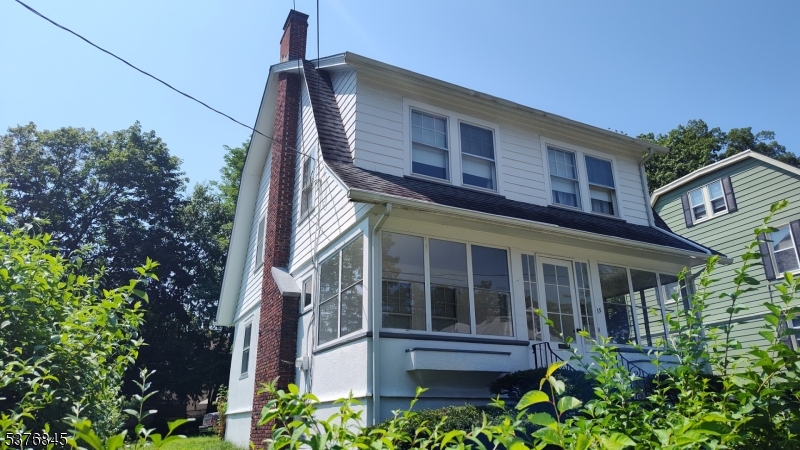 15 Howe  Ave
