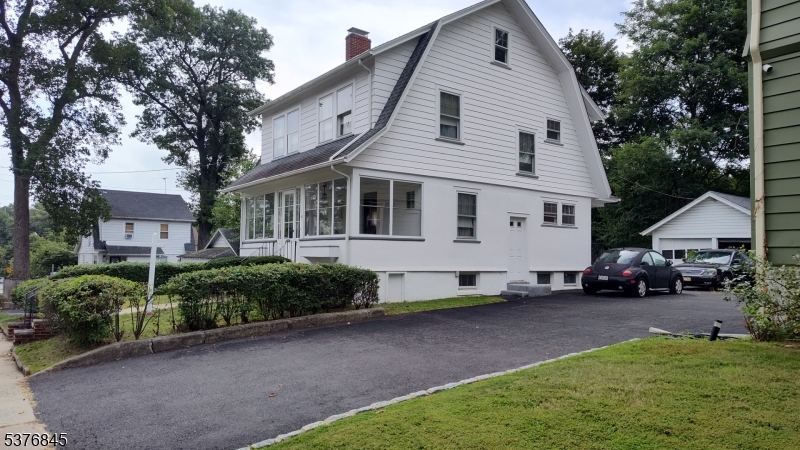 15 Howe  Ave