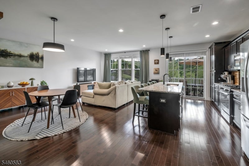6 Alexanders Rd