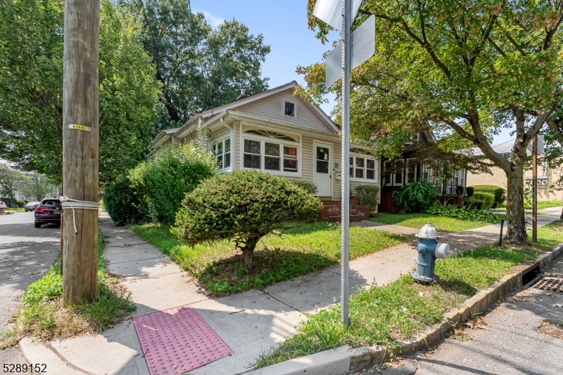27 Tuscan St