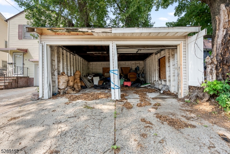 27 Tuscan St
