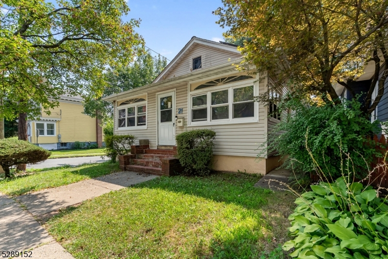 27 Tuscan St