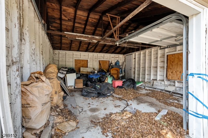 27 Tuscan St