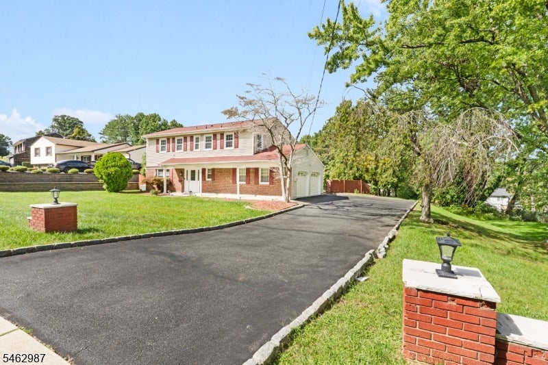 24 Fleetwood Dr