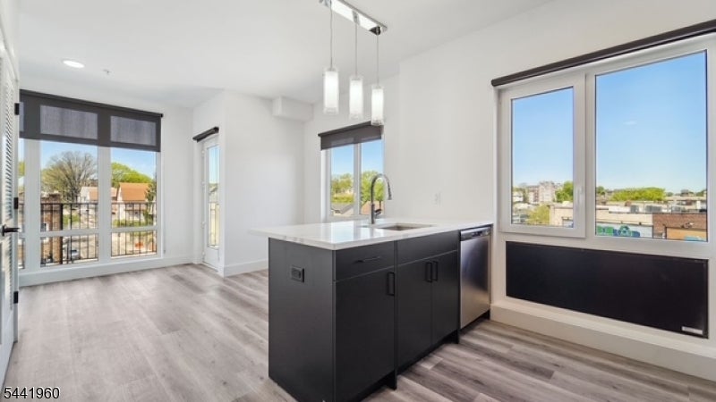 100 Washington Ave 404