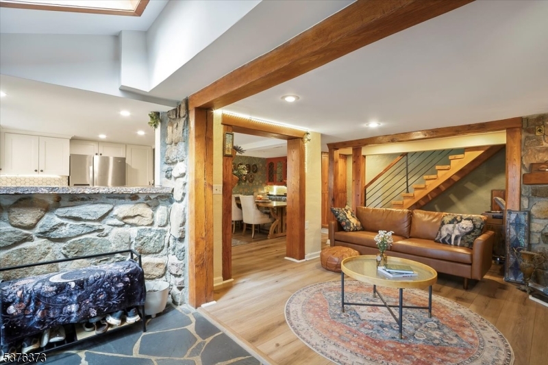 3 Hayes Ln