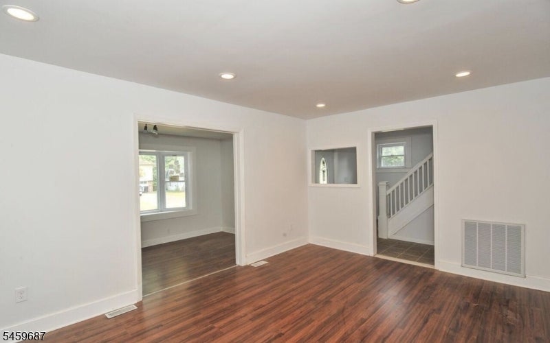 280 Seneca Pl 2