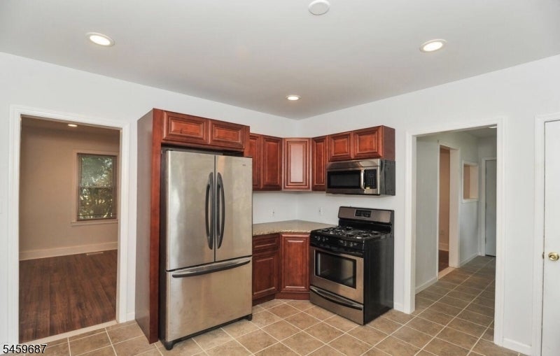 280 Seneca Pl 2