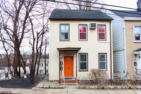 282 N 4Th St Paterson City NJ 07522