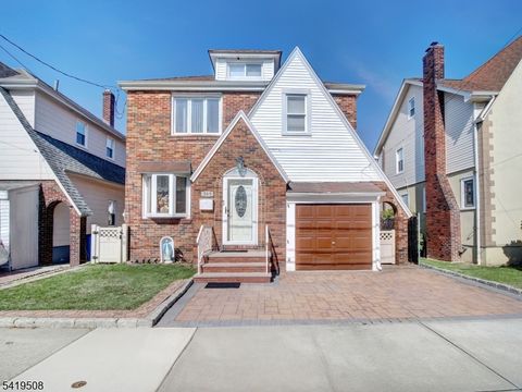 569 Monroe Pl Ridgefield Boro NJ 07657