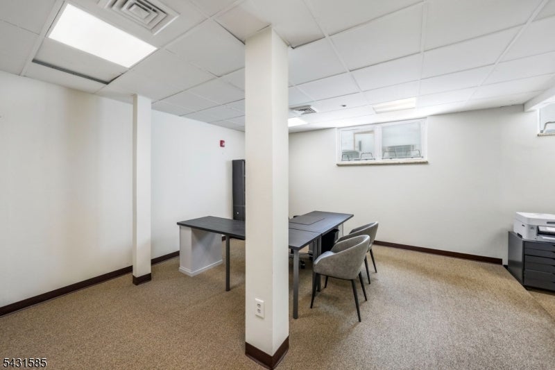 28 W Park Pl
