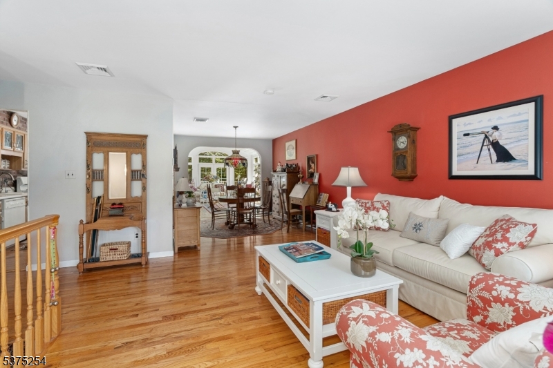 25 Mohawk Ave