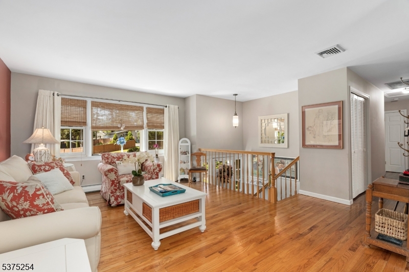 25 Mohawk Ave