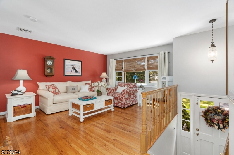 25 Mohawk Ave