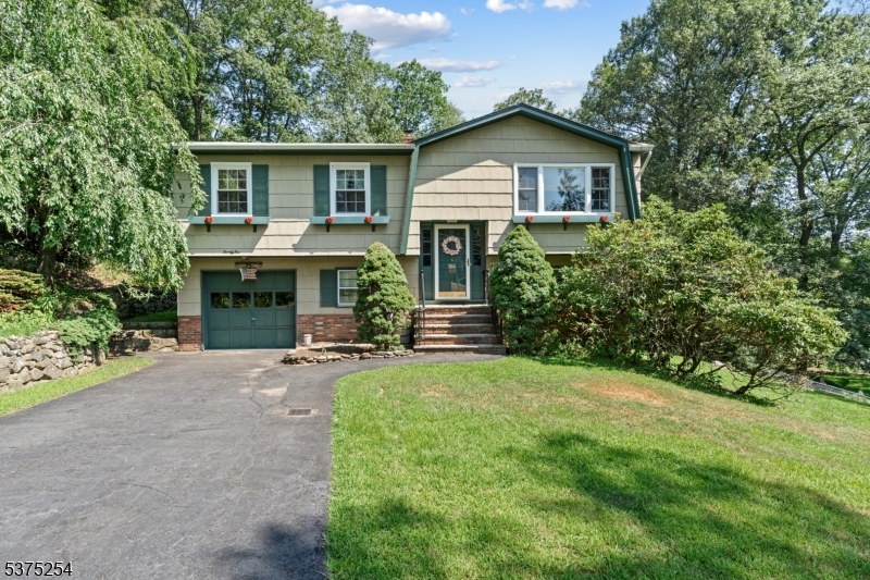 25 Mohawk Ave