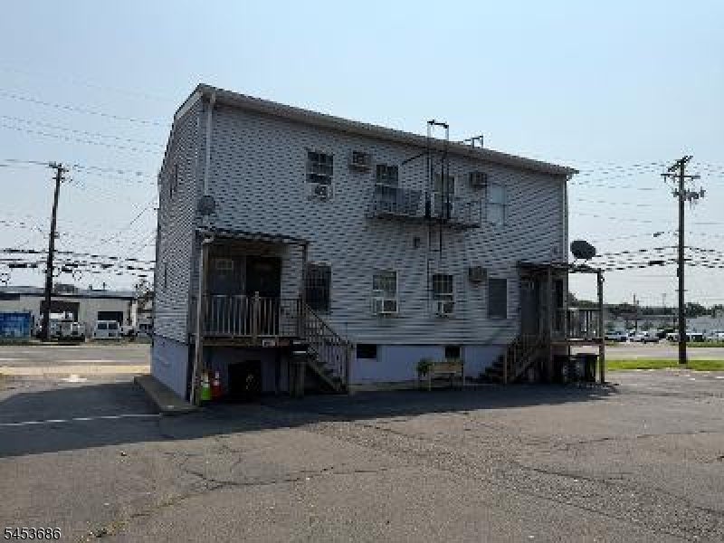 83 Lackawanna Ave