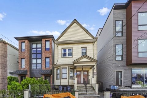 97 Thorne St Jersey City NJ 07307