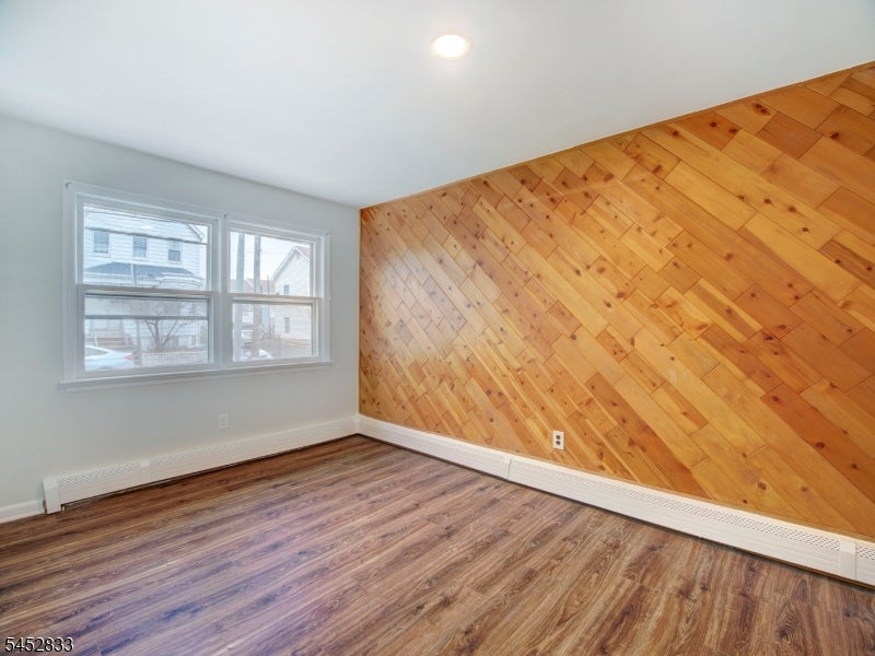 27 Honiss St