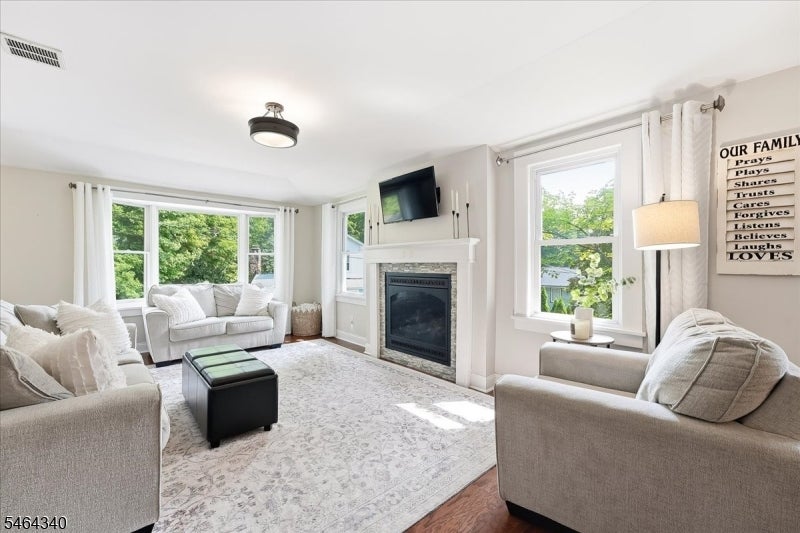 21 Nassau St