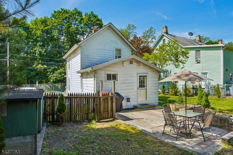 37 Stoll St