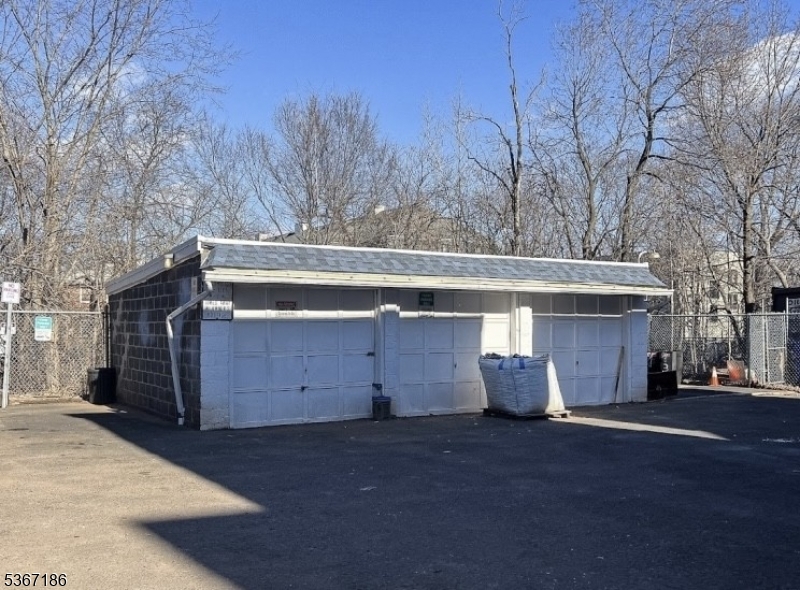 135 W Grand St Unit 2