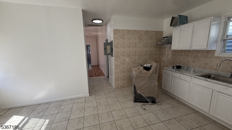 135 W Grand St Unit 2