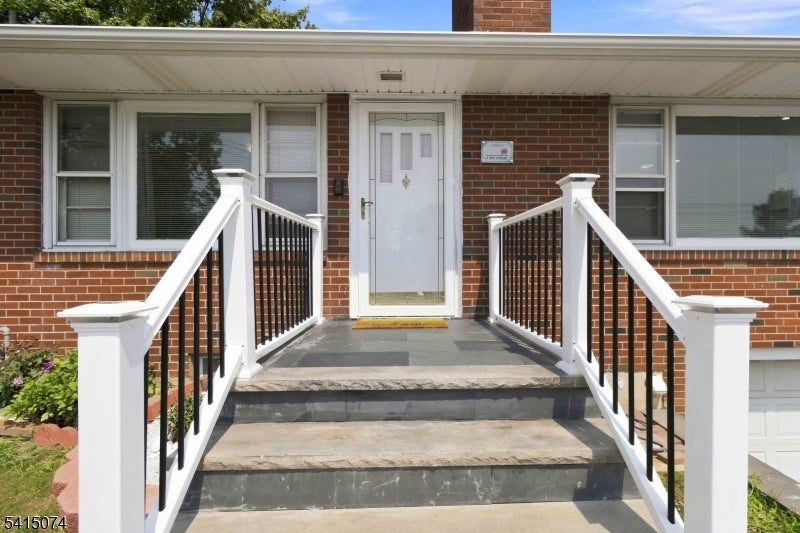1 Roy St