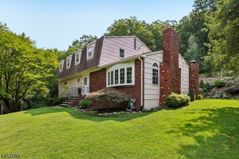 16 Zander Ln