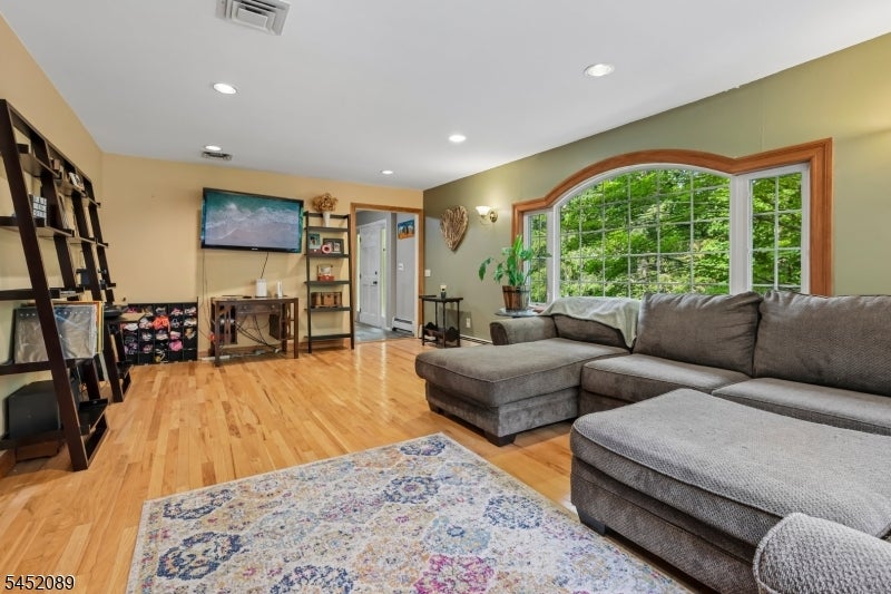 16 Zander Ln
