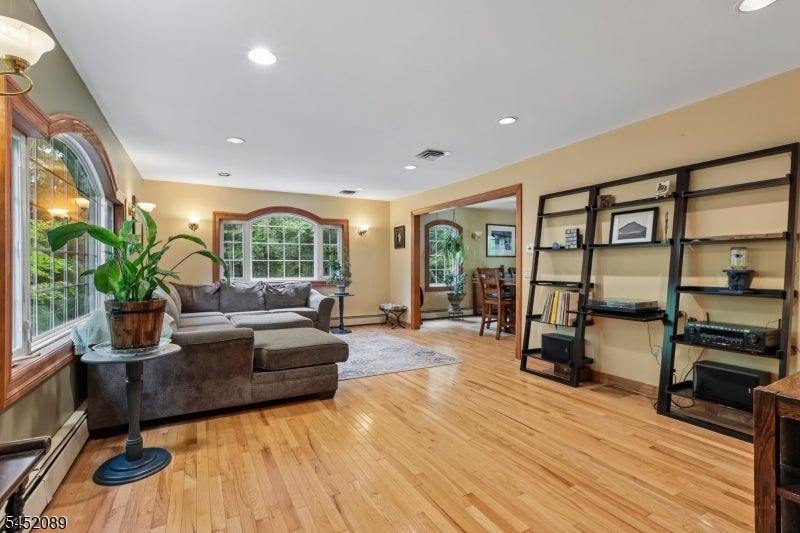 16 Zander Ln
