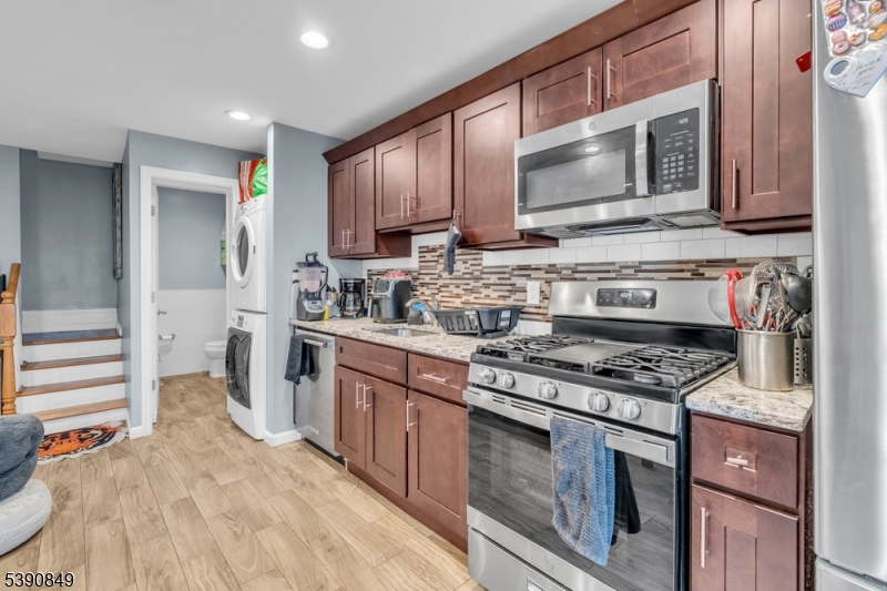 344 John St