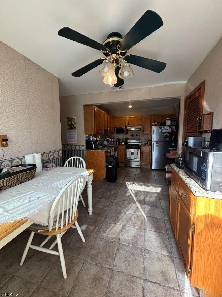 492 Booth Ct