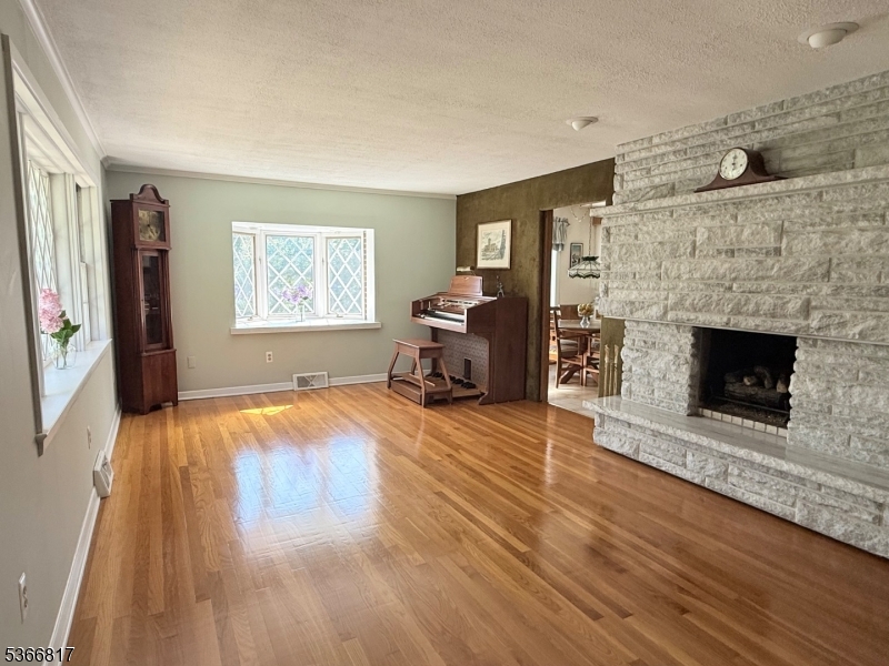 877 Boonton Ave