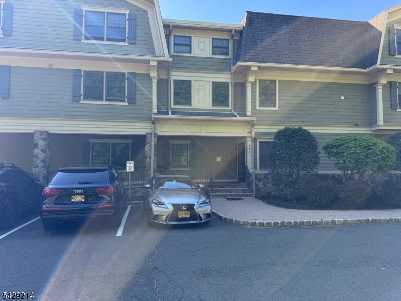 549 Park Ave 1 B