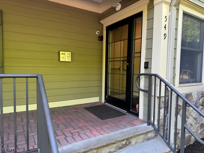 549 Park Ave 1 B