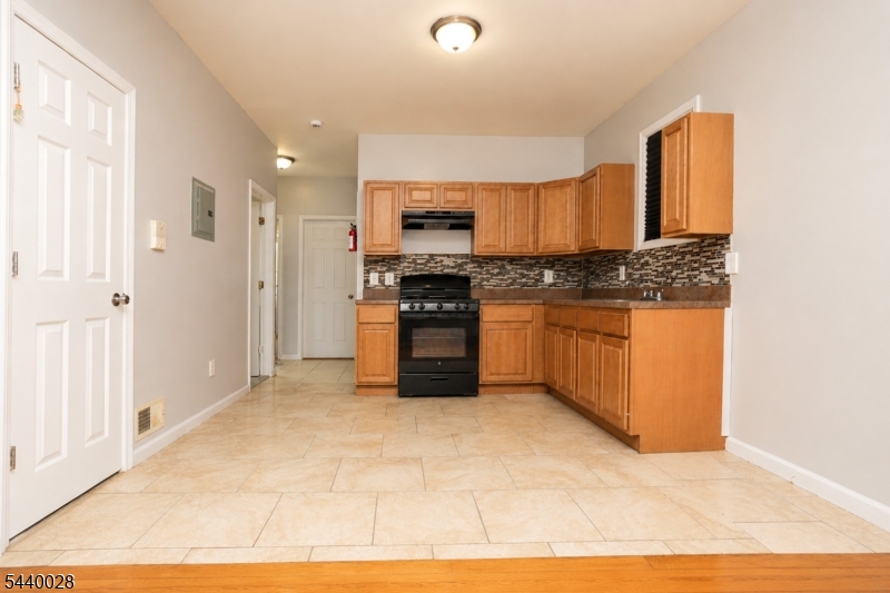 136 Dewey St