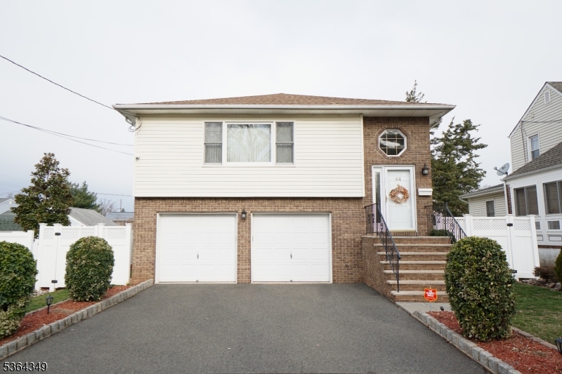 44 Joseph St