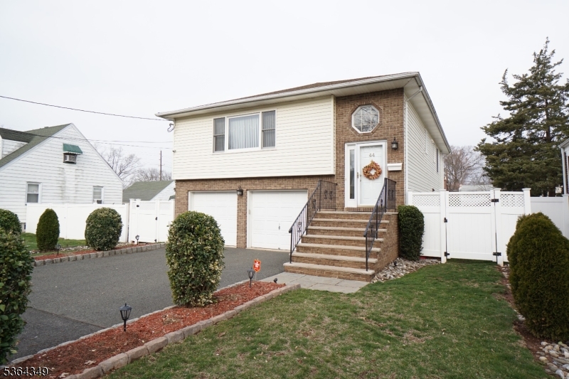 44 Joseph St